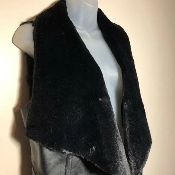 BLANK NYC WOMEN'S BLACK FAUX LEATHER & FAUX FUR DRAPE VEST SIZE MEDIUM - Picture 5 of 7